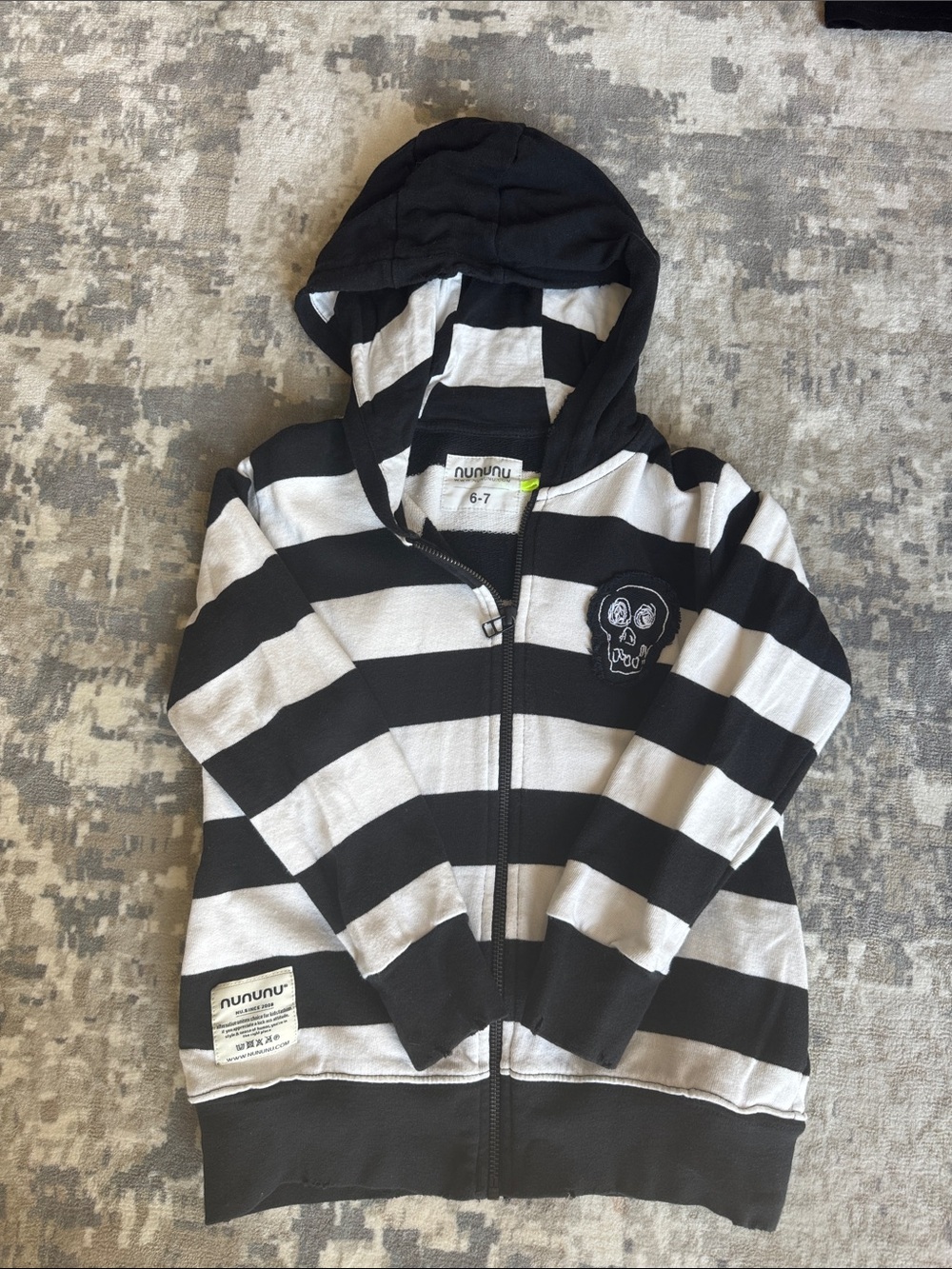 Nununu Black & White Striped Hooded Zip-Up Sweatshirt, size 6-7